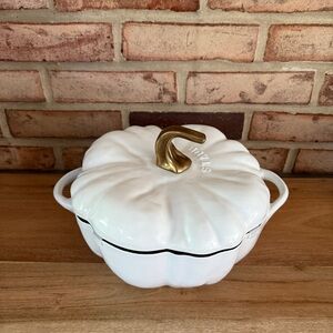 NEW Staub Enameled Cast Iron Pumpkin Dutch Oven, 3 1/2-Qt, RARE Gold Stem